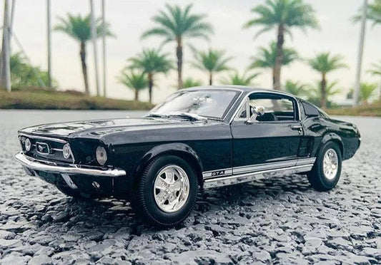 Maisto 1:18 1967 Ford Mustang GT Car - Aautomotive