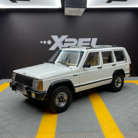 Jeep 2500 Cherokee Full-open White Die Cast 1/18 Scale