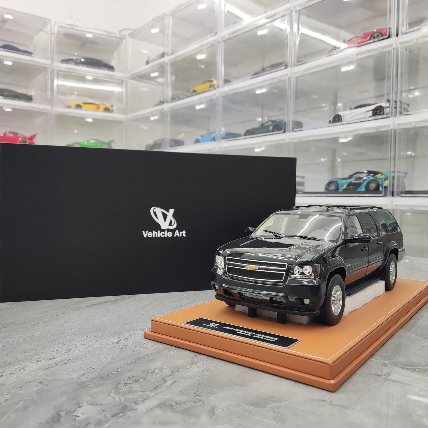 Chevrolet Suburban 2015 President SUV 1/18 Scale